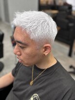 アグ ヘアー ナッツ 秦野店(Agu hair nuts) ホワイト×スキンフェード