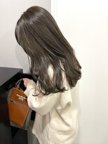 カミエ(kamie) セミロングのブラウンカラー×透け感カット