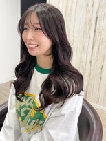 アトレ アネックス(attrait ANNEX)&nbsp;ピンク色で柔らかく。セミロングのツヤ髪スタイル