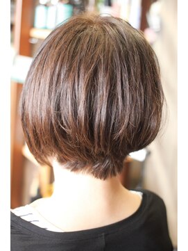 オーバーキャプテンネイキッド(OVER CAPTAIN NAKED) ミセスの☆メリハリ前下がりマッシュショート