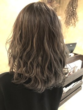 ユニーク(UniQ) グラデーションカラー+パールアッシュ【UniQ・小笹】