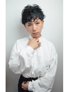 レイジーアワーズ(Lazy Hours) ショートレングスのカールスタイル[20代30代40代]