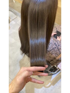 ジーナ 渋谷駅前(Zina) エアリーミディショートパーマ黒髪ホワイトアッシュ