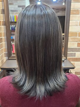 トリエラ(TRIELA) 透明感グレージュ