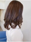 毛先軽やかなフェミニンカール/ニュアンスカラー/アースカラー