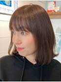 前髪ぱっつんヘアスタイル