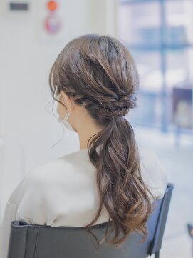 ニカイ(2F) サイドねじりローポニー/ニュアンスカラー/ヘアセット