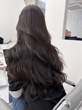 ヒン(HIN) ウェーブ巻きロングスタイル