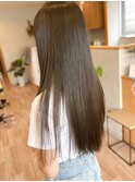 涼しげなオリーブカラーが夏の暑さをやわらげヘア