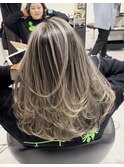 神戸三宮　ハイライト　バレイヤージュ　ブリーチ　白髪ぼかし
