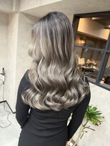 サニー 渋谷(SUNNY)&nbsp;バレイヤージュ、ハイライト、レイヤーロング、グレーベージュ