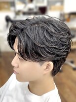 メルシー ドゥ メンズ(merci deux)&nbsp;20代30代メンズセンターパートカルマパーマ韓国風ニュアンス
