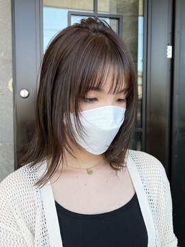 メゾン アヴァロ(Maison Avallo) 顔周りレイヤーのシースルーミディアムボブ