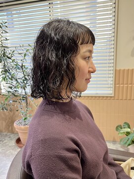 リン(Lin) 根元からしっかりウェーブパーマ