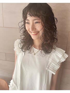 スリーバイキープ 尾山台(THREE by KEEP) ミックスミディパーマ、スタイル