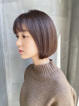 ローリー(Rowlly) 手ぐしでまとまる収まり重視の大人ショートボブ