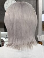 ロウル 渋谷(LOWRL)&nbsp;ホワイトシルバー/ケアブリーチカラー