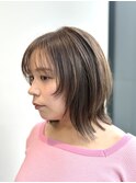 顔周りレイヤー くびれボブ ベージュアッシュ