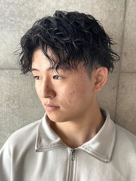 ブルニール 心斎橋(BLEUNIR) センターパートツイストスパイラルツーブロック波巻スパイラル