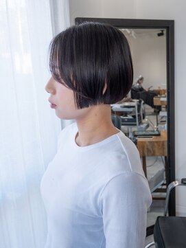 ウルト(ult) リップラインのシンプルミニボブ