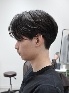 カルム(kalm) 毛流れセンターパートニュアンスパーマカルマヘアメンズ パーマ