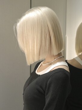 ソル バロール 表参道(SOL .valor) ハイトーンカラー切りっぱなしボブブロンドペールピンクベージュ