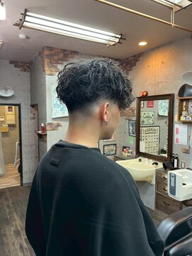 アールズ ヘア(R's hair) MEN’S HAIR/波巻きツイストスパイラル/リバースセンターパート