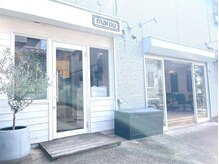 マロウ(marou)の雰囲気(店舗外観は白を基調とした明るい印象♪オリーブの木が目印です)
