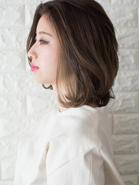 ノイン(noine) くびれセミディで、新しい自分を発見してみましょう。