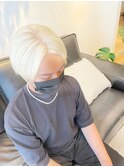 センターパート×ホワイトブロンド