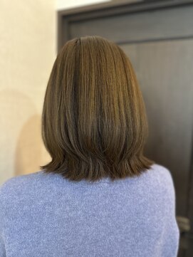 ロア ミオ 仙台駅前(Loa mio) オリーブカラー外ハネスタイル