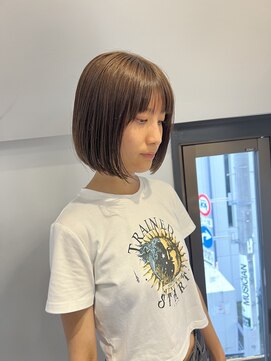 トレス(TRESS) 内巻きボブ　切りっぱなしボブ　レイヤーボブ　ブラウンベージュ