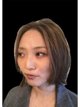 カミリー(Kamily) ハイライト グレージュ アッシュグレー ボブ