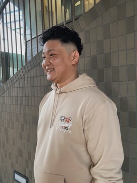 ハイセンス(HISENSE) メンズバーバーフェードスキンフェード極道パーマショート【GIA