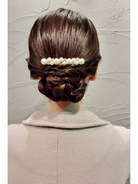シンプル目シニヨン×パール上品ローロール