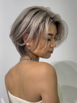 ケリーアン 太田(kelly.un) シルバーカラー / ハイトーンカラー / グレー / ショート