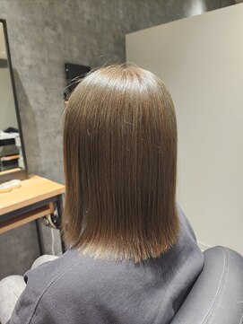 オーラ(Aura.) 切りっぱなしボブ×アッシュ