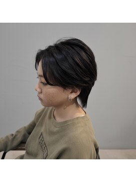 ウィスカーズ(Whiskers) ショートレイヤー