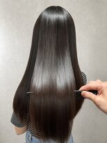 リア トーキョー(Lia TOKYO)&nbsp;【工藤武士】地毛風ベージュで魅せる艶ロングストレート美髪質感