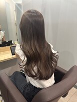 アトレ 福岡大名店(attrait)&nbsp;ロングヘア×グレージュで叶える透明感のある大人っぽい髪