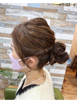 ハウオリ ヘアーワークス(Hauoli hair works) シニヨンアレンジ