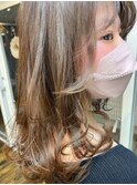 艶と動きで魅せるヘアスタイル