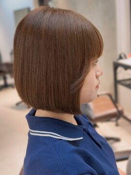 シェノン 梅田(CHAINON) ダブルカラーでもダメージを感じさせない艶髪ボブ