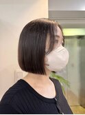 大人可愛いナチュラルな艶感切りっぱなしボブ