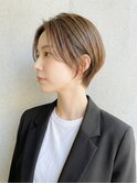 【40代のハンサムショート】ナチュラルなライトブラウン
