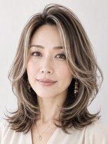サーカス バイ ビュートリアム 青山(CIRCUS by BEAUTRIUM) 40代50代 くびれミディアムレイヤー 白髪ぼかしハイライト