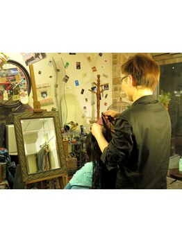 こだわりが沢山詰まった店内♪オーナーがマンツーマンで丁寧に対応♪なりたい姿にチェンジできる！