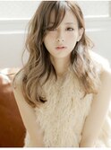 女性らしいエアリーカールセミロング