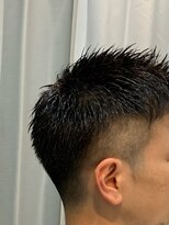 クローバー(CLOVER)&nbsp;メリハリを効かせたツーブロックベリーショート