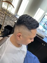 ミリオンバックス 御徒町店(Million Backs)&nbsp;サイドパート/スキンフェード/かき上げ<理容室>[メンズ]